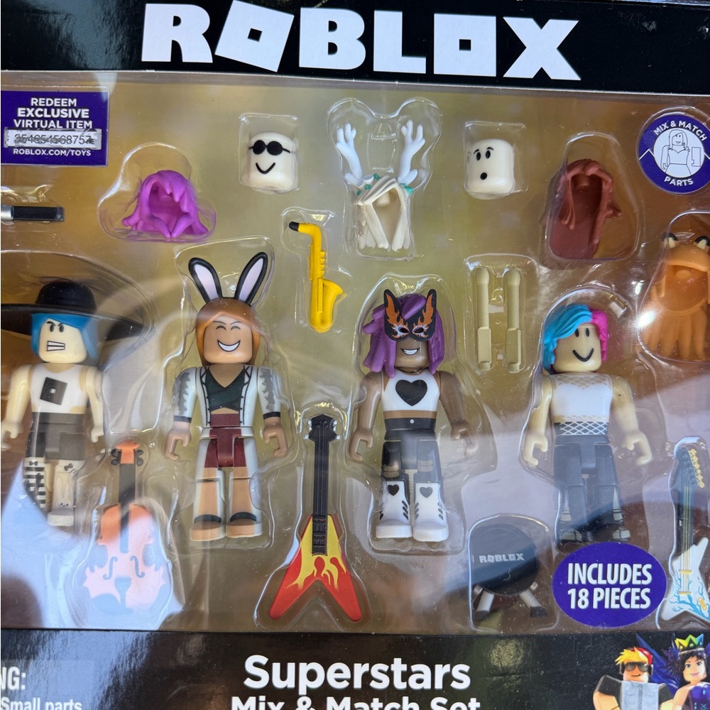Roblox Adventure Playset with Colorful Figures - Picture 2 of 3